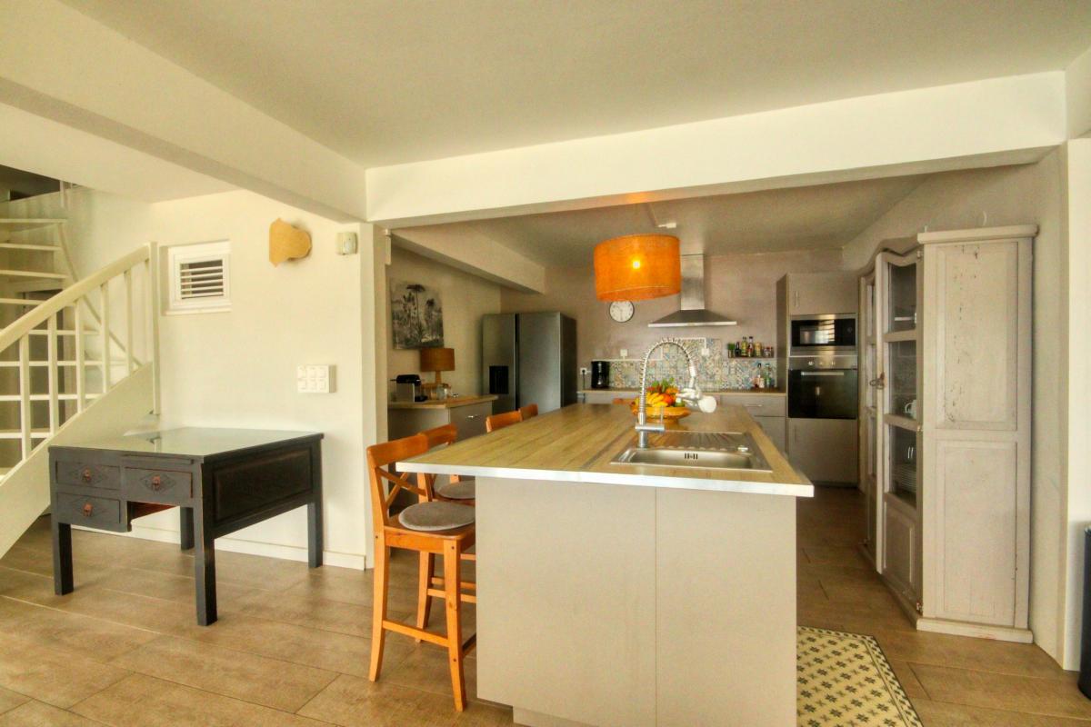 9 Location villa piscine Martinique Anses d Arlets_ilot cuisine